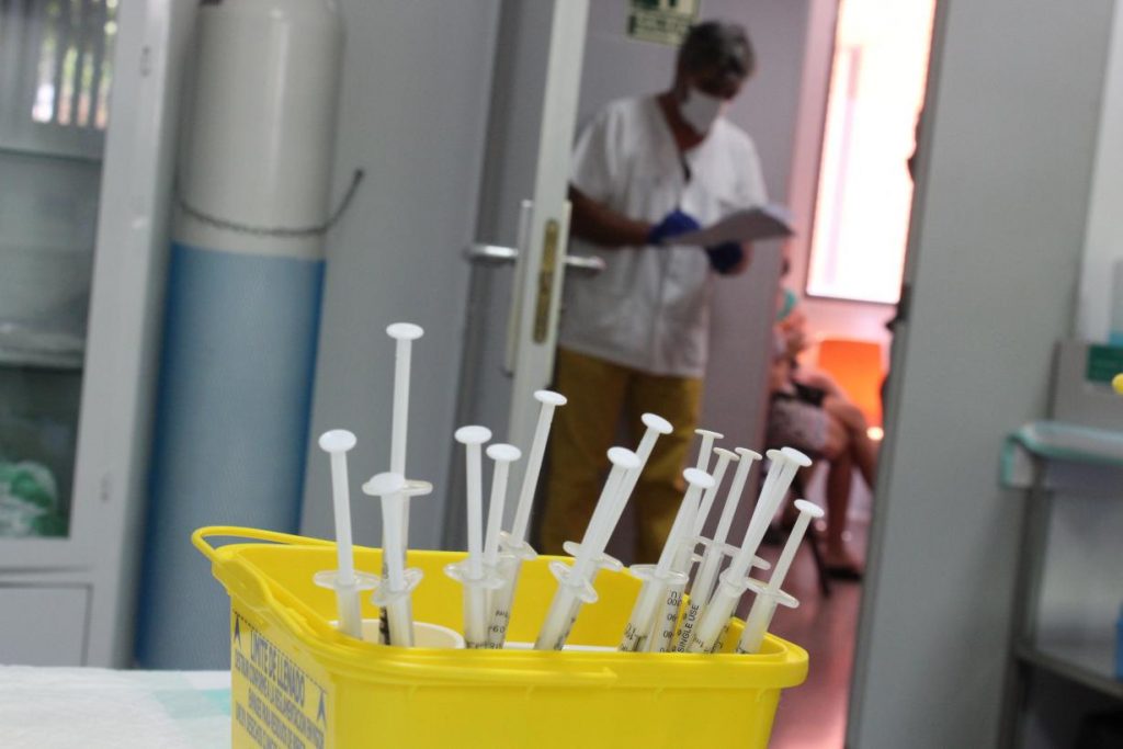 El Servicio de Salud de Castilla-La Mancha tiene cerrada toda la infraestructura para gestionar más de 1,6 millones de vacunas COVID.