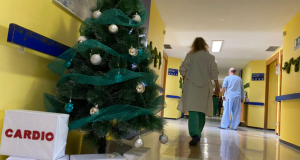 También hay Navidad hospitalaria. El personal de Enfermería, como el de cocina, se desvive para que el paciente se sienta como en casa.