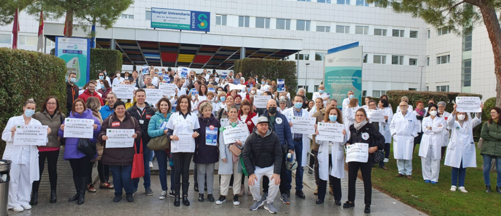 La huelga por la carrera profesional en el Servicio de Salud de Castilla-La Mancha se ha cerrado con multitudinarias concentraciones.