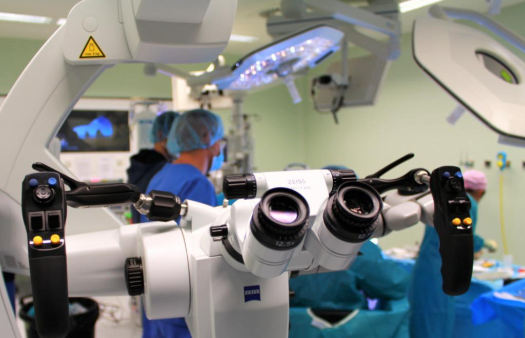 El Sescam anunciaba este 22de enero que el Servicio de Neurocirugía de Toledo estrena microscopio quirúrgico .