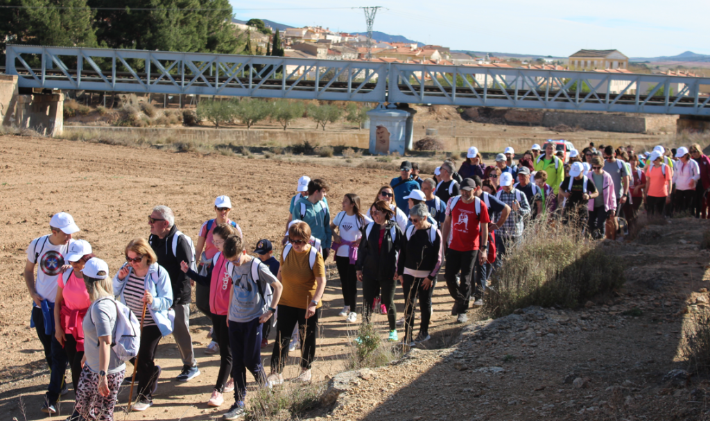 En un contexto en el que está confirmado que caminar 7.000 pasos diarios salva vidas, Castilla-La Mancha invita a caminar.
