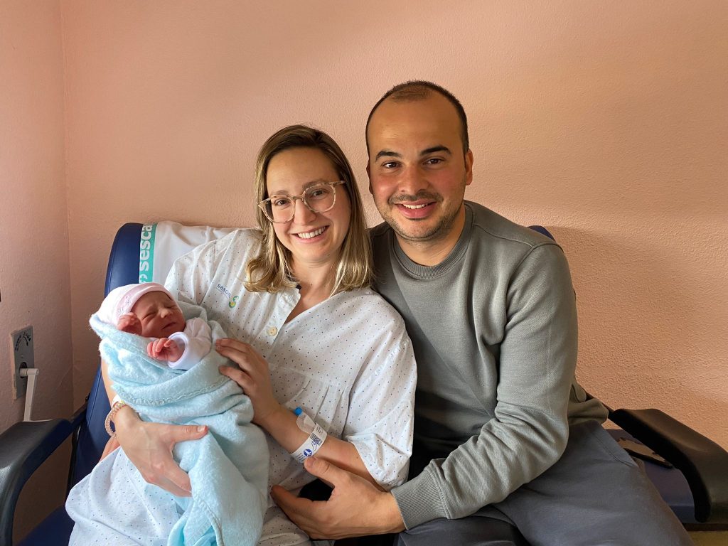 Laia, Manuel y Mateo, primeros bebés de 2024
